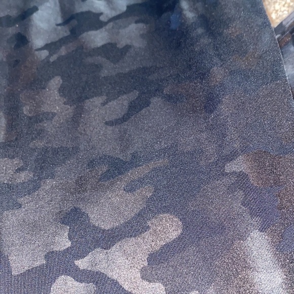 Metallic Camo Print Spanx Leggings - Picture 6 of 8